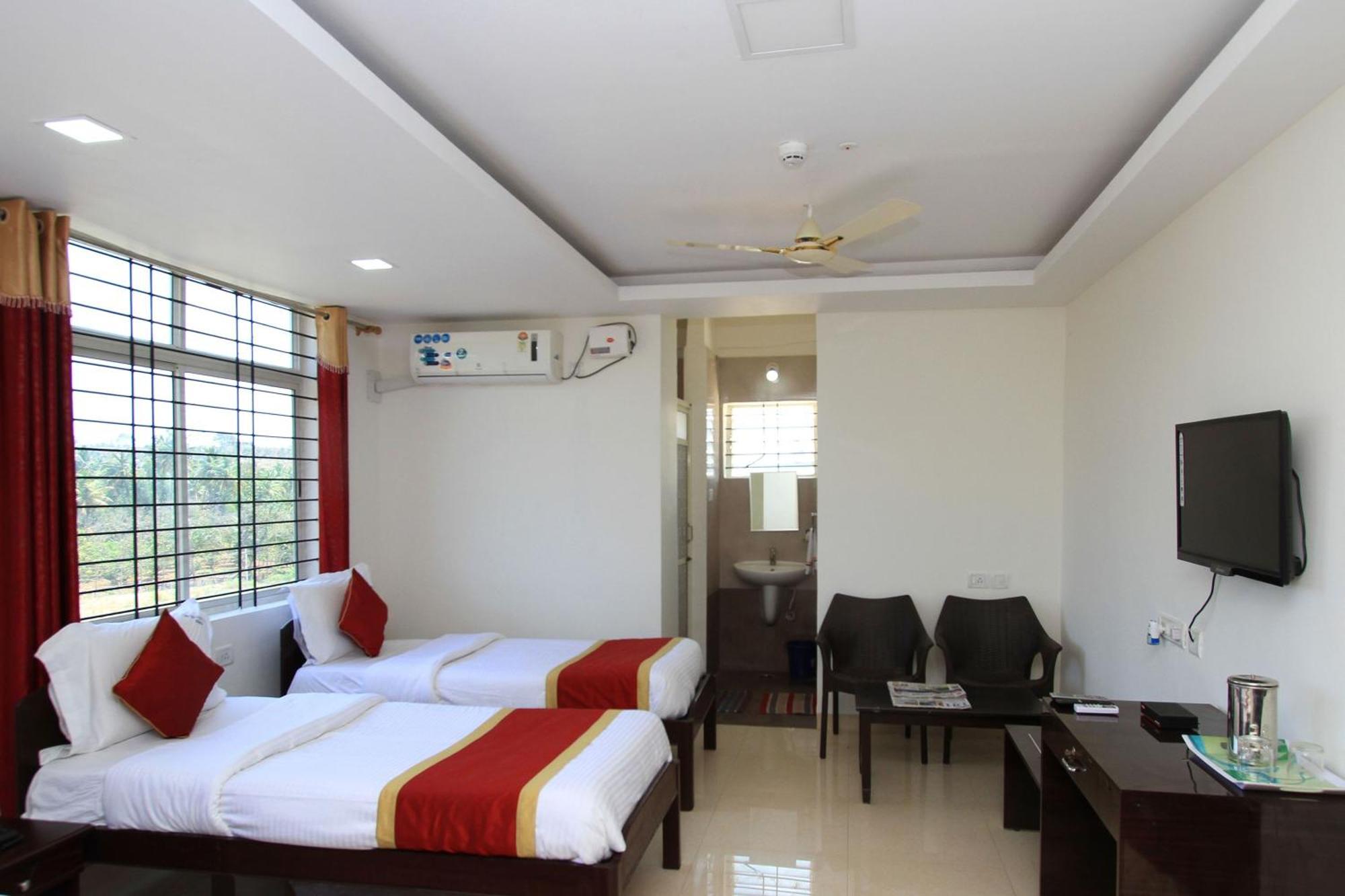 Bidadi Hotel O Sri Sai Residency מראה חיצוני תמונה