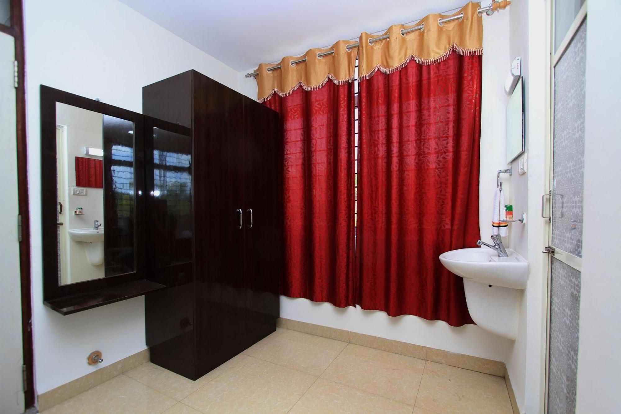 Bidadi Hotel O Sri Sai Residency מראה חיצוני תמונה