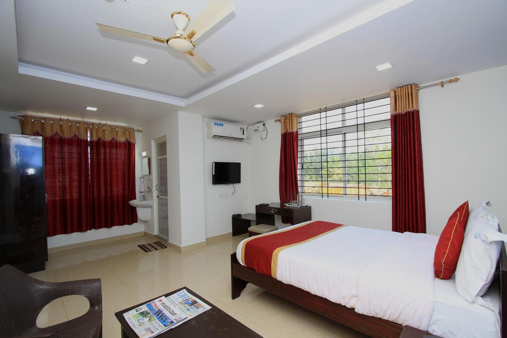 Bidadi Hotel O Sri Sai Residency מראה חיצוני תמונה