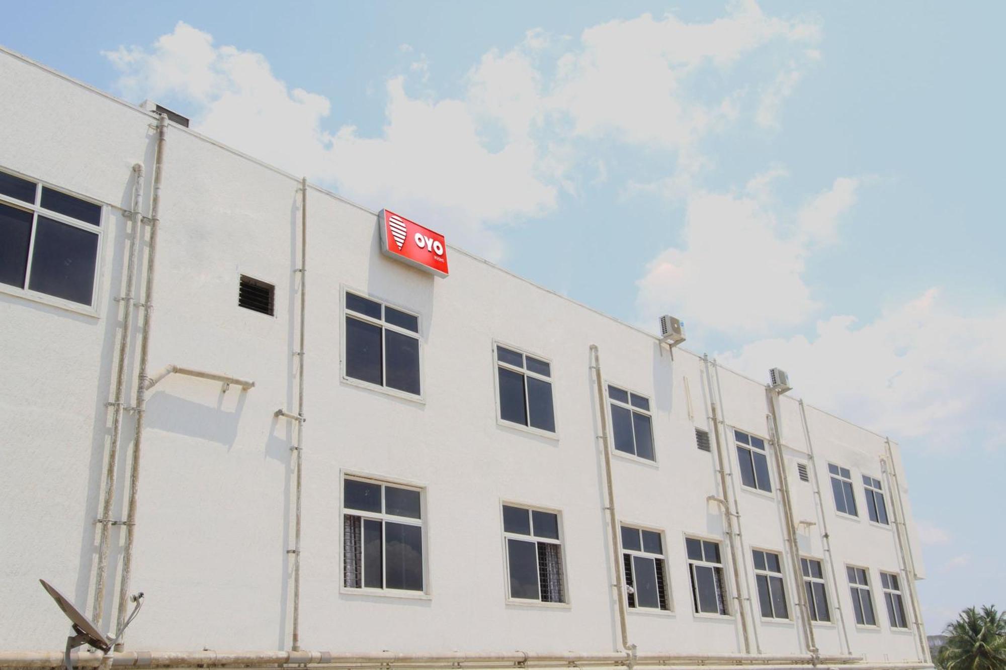 Bidadi Hotel O Sri Sai Residency מראה חיצוני תמונה