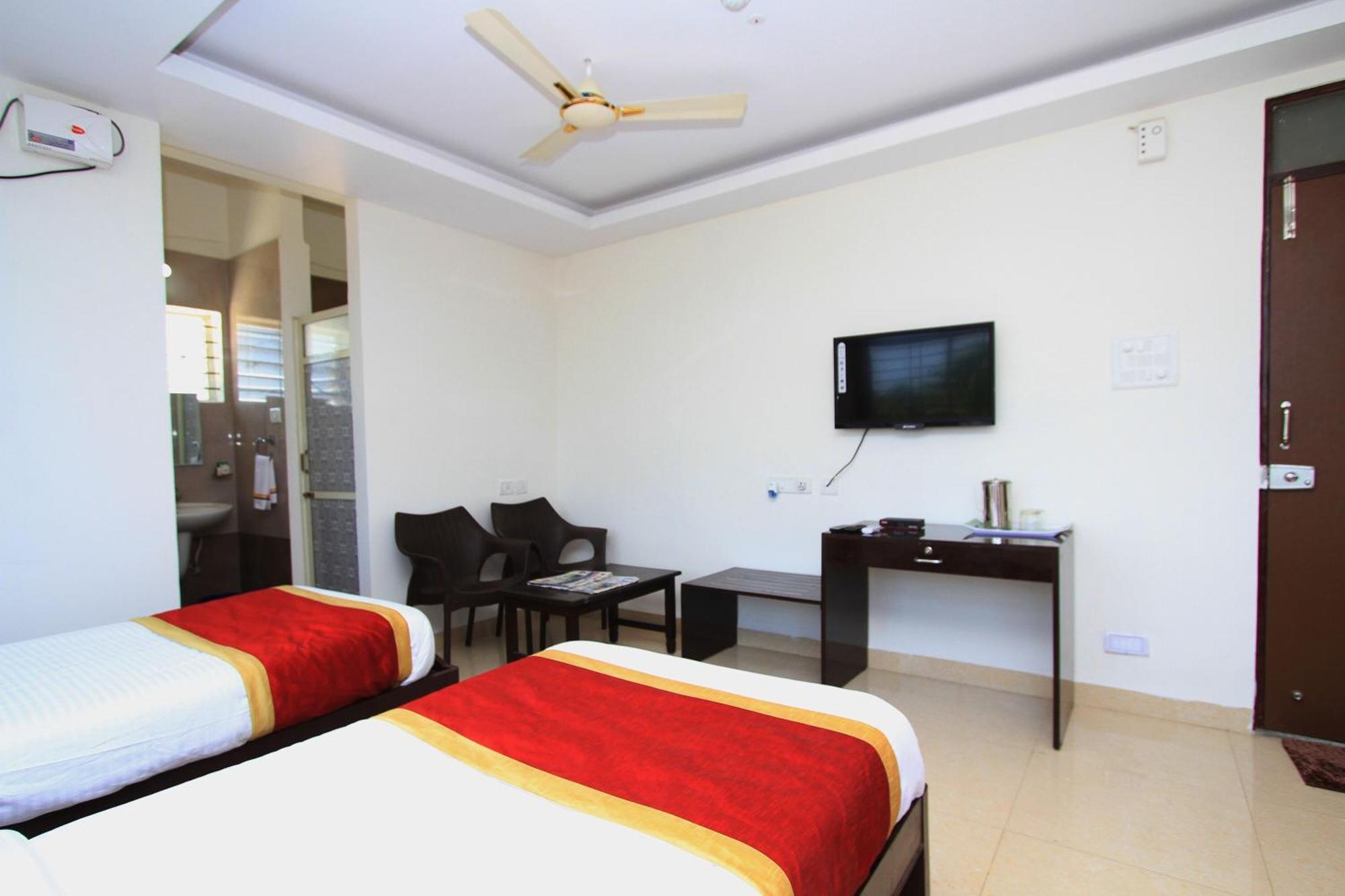 Bidadi Hotel O Sri Sai Residency מראה חיצוני תמונה